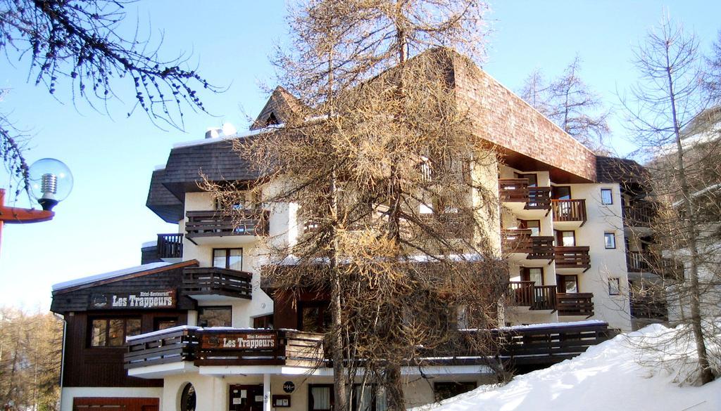 Hôtel Les Trappeurs Les Orres Exterior foto